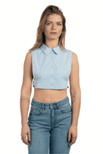 Ein Model trägt den Crop Kragen