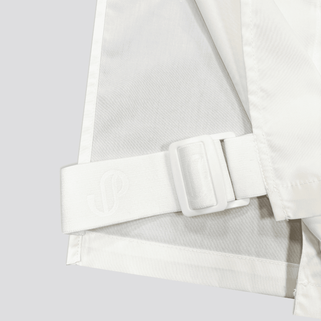 Schnallen und Gummiband auf Flatlay