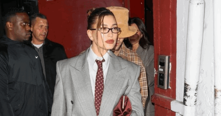 Power Dressing par Excellence: Model in einem Männeranzug