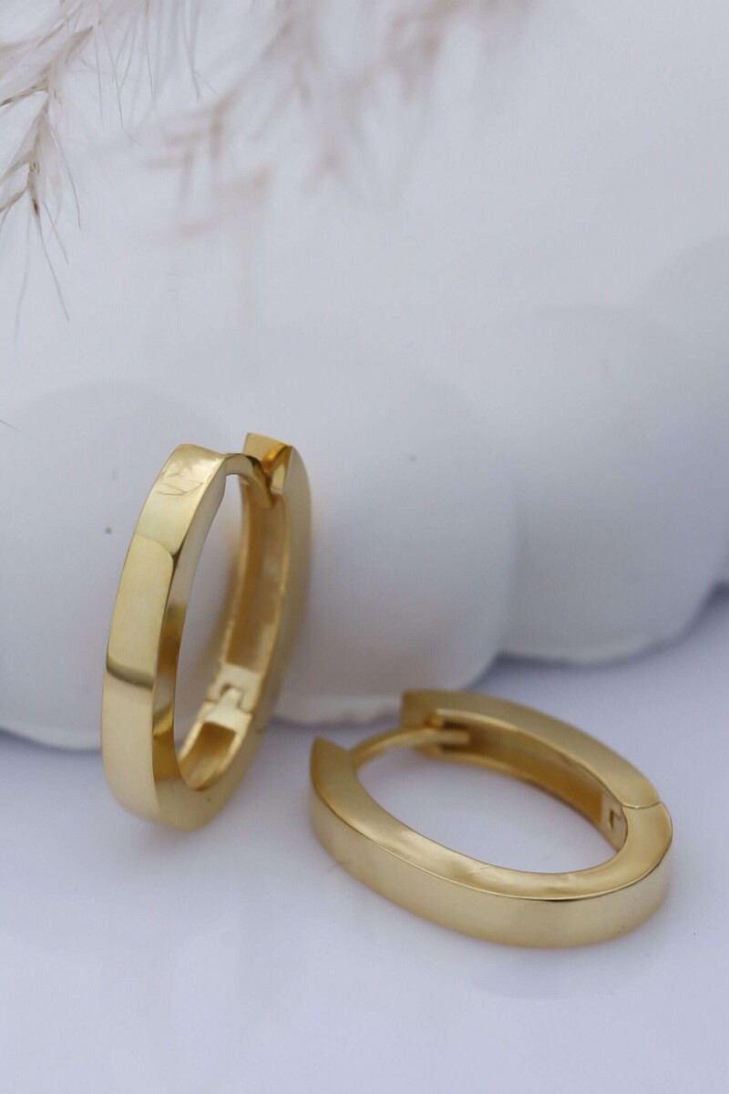 Creolen-Ohrringe aus Silber mit Goldplattierung.