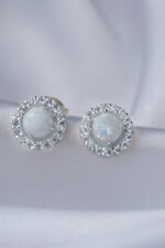 Ohrringe (Ohrstecker) mit weißem Opal und Zirkonia aus 925 Sterlingsilber