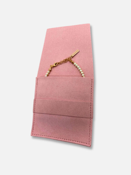 Mikrofaser-Etui für Schmuck Größe "M", 8 cm lang, in rosa - mit beispielhaftem Armband