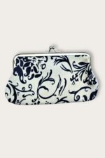 Etui im Paisleymuster, weiß, geschlossen