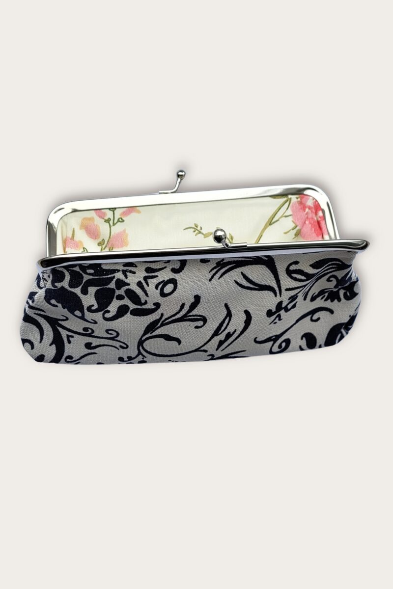 Etui im Paisleymuster, weiß, geöffnet