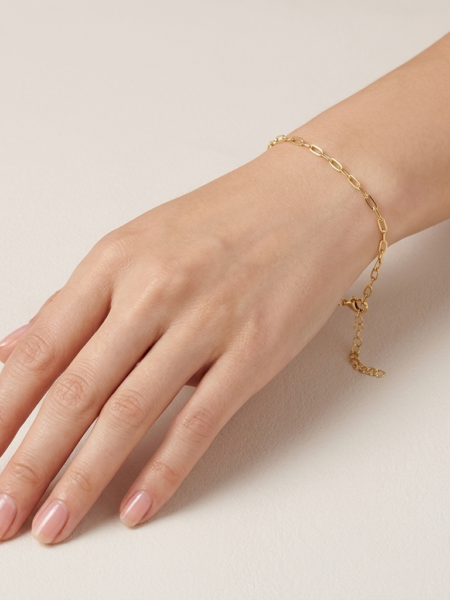 Armband aus 925 Sterlingsilber im Paperclip Design am Handgelenk